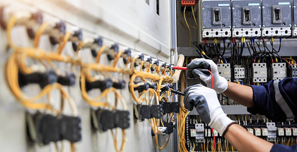 Professional Electrician technician working in Oregon City, OR